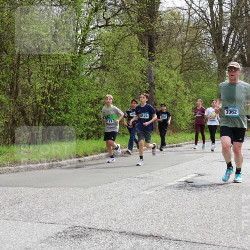 12.04.2026 - 45. Internationalen Wilhelmsburger Insellauf Yannick Fuchs http://msf.ph/oto/9504395 12.04.2026 12:53:03 Laufen 439, 5124, 5081, 5111, 3962, 2493, 4128 meine-sportfotos.de