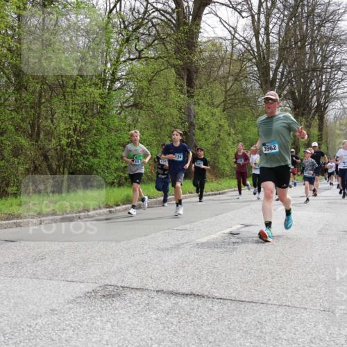 12.04.2026 - 45. Internationalen Wilhelmsburger Insellauf Yannick Fuchs http://msf.ph/oto/9504396 12.04.2026 12:53:03 Laufen 4397, 5081, 312, 3962 meine-sportfotos.de