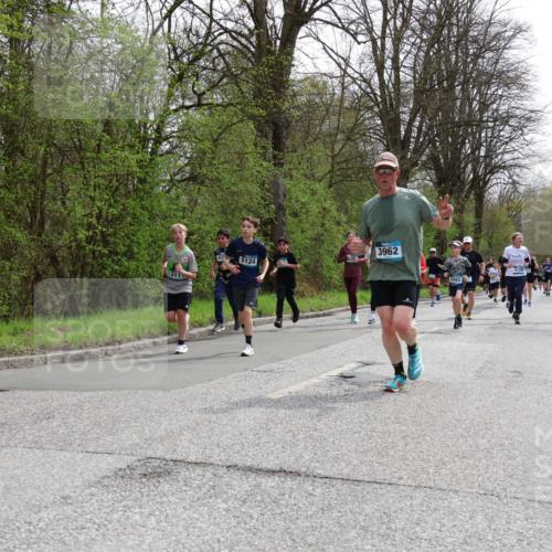 12.04.2026 - 45. Internationalen Wilhelmsburger Insellauf Yannick Fuchs http://msf.ph/oto/9504397 12.04.2026 12:53:03 Laufen 43, 5124, 3962, 2493, 4128 meine-sportfotos.de