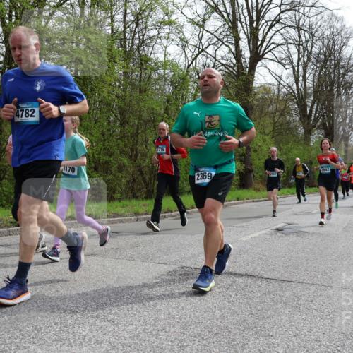 12.04.2026 - 45. Internationalen Wilhelmsburger Insellauf Yannick Fuchs http://msf.ph/oto/9504491 12.04.2026 12:53:20 Laufen 4782, 4170, 2715, 2369, 2642, 3737 meine-sportfotos.de