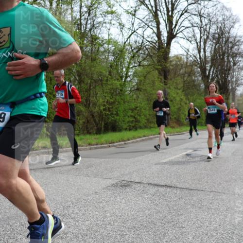 12.04.2026 - 45. Internationalen Wilhelmsburger Insellauf Yannick Fuchs http://msf.ph/oto/9504495 12.04.2026 12:53:21 Laufen 2369, 2715, 1737, 2642 meine-sportfotos.de