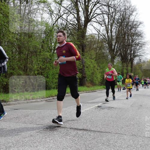 12.04.2026 - 45. Internationalen Wilhelmsburger Insellauf Yannick Fuchs http://msf.ph/oto/9504514 12.04.2026 12:53:24 Laufen 2063, 3212, 2117 meine-sportfotos.de
