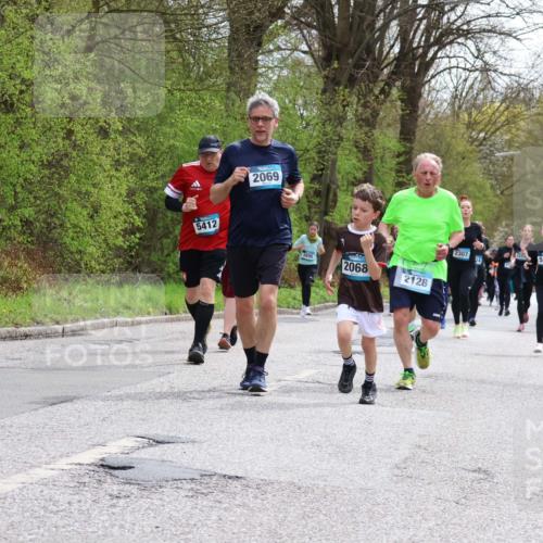 12.04.2026 - 45. Internationalen Wilhelmsburger Insellauf Yannick Fuchs http://msf.ph/oto/9504587 12.04.2026 12:53:40 Laufen 5412, 2069, 3895, 2068, 2128, 2307, 510, 54 meine-sportfotos.de
