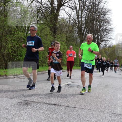 12.04.2026 - 45. Internationalen Wilhelmsburger Insellauf Yannick Fuchs http://msf.ph/oto/9504600 12.04.2026 12:53:42 Laufen 2069, 206, 5657, 128, 2307, 5104 meine-sportfotos.de
