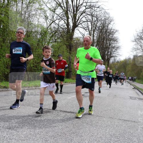 12.04.2026 - 45. Internationalen Wilhelmsburger Insellauf Yannick Fuchs http://msf.ph/oto/9504604 12.04.2026 12:53:43 Laufen 2069, 2068, 5412, 128, 1983, 5104 meine-sportfotos.de