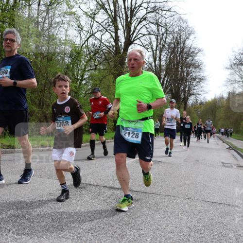 12.04.2026 - 45. Internationalen Wilhelmsburger Insellauf Yannick Fuchs http://msf.ph/oto/9504605 12.04.2026 12:53:43 Laufen 2069, 2068, 541, 2128, 3883, 5104 meine-sportfotos.de