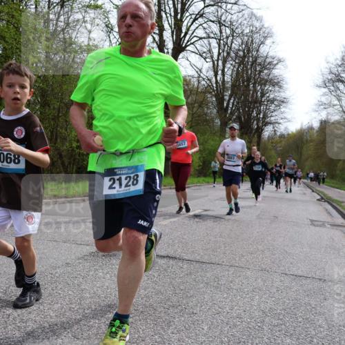 12.04.2026 - 45. Internationalen Wilhelmsburger Insellauf Yannick Fuchs http://msf.ph/oto/9504607 12.04.2026 12:53:44 Laufen 69, 2068, 2128, 5657, 3883, 5104 meine-sportfotos.de