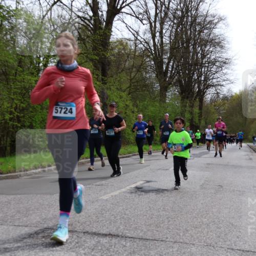 12.04.2026 - 45. Internationalen Wilhelmsburger Insellauf Yannick Fuchs http://msf.ph/oto/9504706 12.04.2026 12:54:02 Laufen 5724, 4827, 5423, 2433, 51, 3156 meine-sportfotos.de