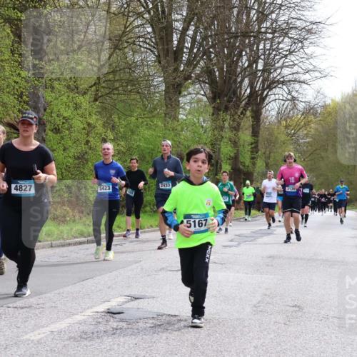 12.04.2026 - 45. Internationalen Wilhelmsburger Insellauf Yannick Fuchs http://msf.ph/oto/9504707 12.04.2026 12:54:03 Laufen 330, 4827, 5423, 2433, 5167, 10, 3136 meine-sportfotos.de