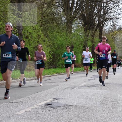 12.04.2026 - 45. Internationalen Wilhelmsburger Insellauf Yannick Fuchs http://msf.ph/oto/9504720 12.04.2026 12:54:05 Laufen 2433, 355, 226, 5752, 4354, 5427, 10, 3136, 3934, 76 meine-sportfotos.de