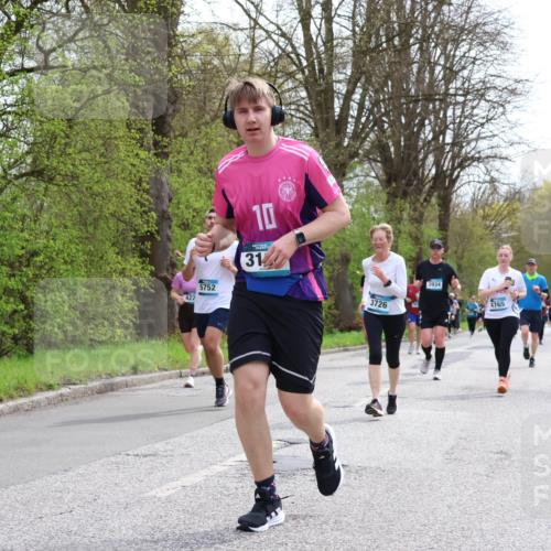 12.04.2026 - 45. Internationalen Wilhelmsburger Insellauf Yannick Fuchs http://msf.ph/oto/9504736 12.04.2026 12:54:09 Laufen 5427, 10, 5752, 31, 3726, 3934, 4765 meine-sportfotos.de
