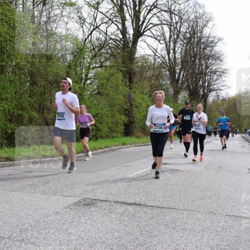 12.04.2026 - 45. Internationalen Wilhelmsburger Insellauf Yannick Fuchs http://msf.ph/oto/9504746 12.04.2026 12:54:11 Laufen 5752, 4226, 3726, 3934, 4765 meine-sportfotos.de