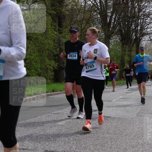12.04.2026 - 45. Internationalen Wilhelmsburger Insellauf Yannick Fuchs http://msf.ph/oto/9504754 12.04.2026 12:54:12 Laufen 3726, 3934, 4765, 5636, 2303 meine-sportfotos.de