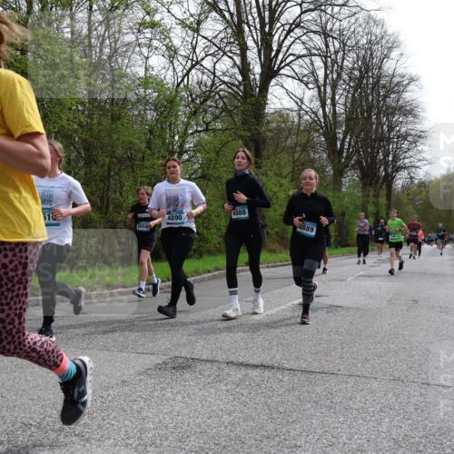12.04.2026 - 45. Internationalen Wilhelmsburger Insellauf Yannick Fuchs http://msf.ph/oto/9504876 12.04.2026 12:54:35 Laufen 4888, 61, 4890, 5055, 4889 meine-sportfotos.de