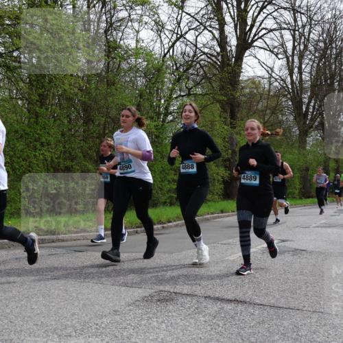 12.04.2026 - 45. Internationalen Wilhelmsburger Insellauf Yannick Fuchs http://msf.ph/oto/9504878 12.04.2026 12:54:36 Laufen 4610, 5059, 4890, 4888, 4889, 3164 meine-sportfotos.de
