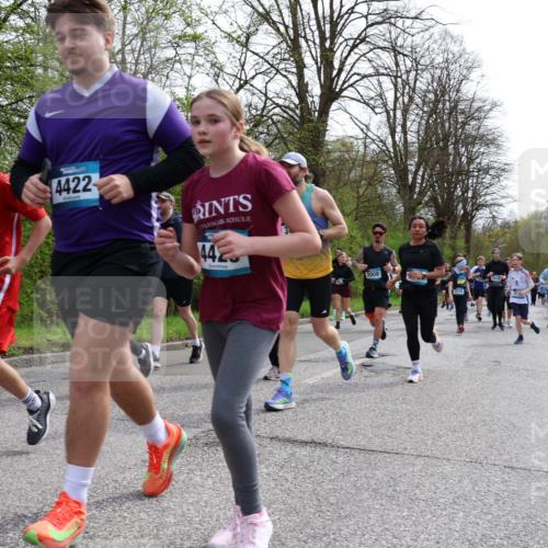 12.04.2026 - 45. Internationalen Wilhelmsburger Insellauf Yannick Fuchs http://msf.ph/oto/9504995 12.04.2026 12:55:04 Laufen 068, 4422, 442, 2008, 2278, 512 meine-sportfotos.de