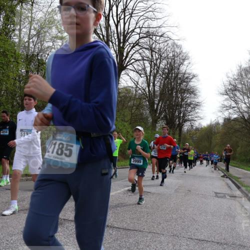 12.04.2026 - 45. Internationalen Wilhelmsburger Insellauf Yannick Fuchs http://msf.ph/oto/9505025 12.04.2026 12:55:10 Laufen 4858, 513, 185, 3995, 4236 meine-sportfotos.de