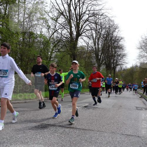 12.04.2026 - 45. Internationalen Wilhelmsburger Insellauf Yannick Fuchs http://msf.ph/oto/9505028 12.04.2026 12:55:11 Laufen 5137, 3001, 3995, 5848, 4236 meine-sportfotos.de