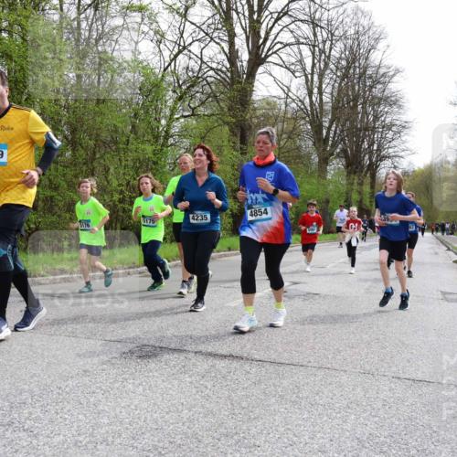 12.04.2026 - 45. Internationalen Wilhelmsburger Insellauf Yannick Fuchs http://msf.ph/oto/9505076 12.04.2026 12:55:21 Laufen 3129, 5175, 5176, 4235, 4854, 39 meine-sportfotos.de