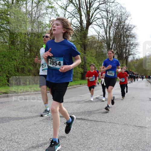 12.04.2026 - 45. Internationalen Wilhelmsburger Insellauf Yannick Fuchs http://msf.ph/oto/9505085 12.04.2026 12:55:23 Laufen 531, 3954, 5061, 2083, 62 meine-sportfotos.de