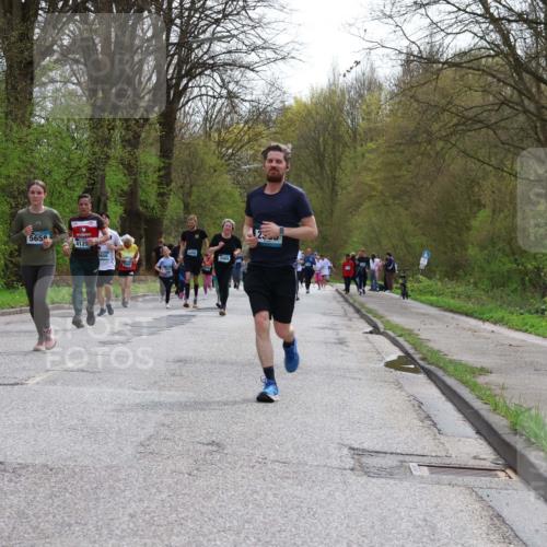 12.04.2026 - 45. Internationalen Wilhelmsburger Insellauf Yannick Fuchs http://msf.ph/oto/9505130 12.04.2026 12:55:33 Laufen 5683, 5652, 412, 1650, 2009, 3489, 25 meine-sportfotos.de