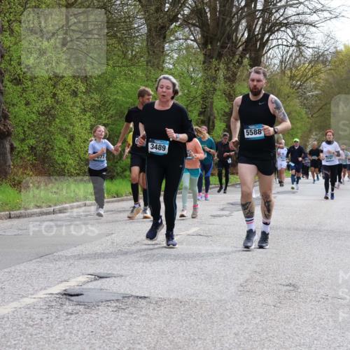 12.04.2026 - 45. Internationalen Wilhelmsburger Insellauf Yannick Fuchs http://msf.ph/oto/9505163 12.04.2026 12:55:41 Laufen 077, 3489, 5588, 4797 meine-sportfotos.de