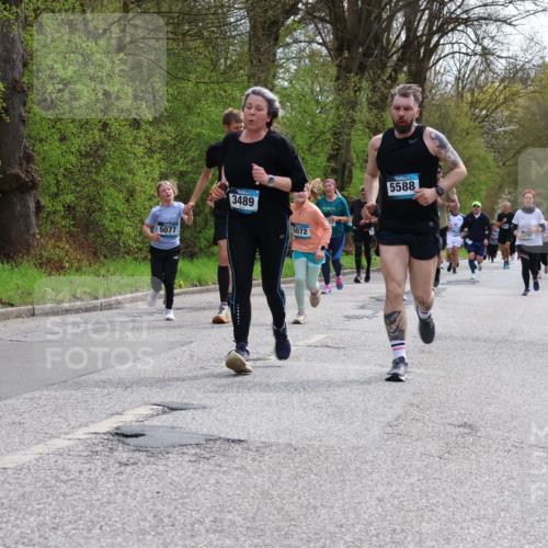 12.04.2026 - 45. Internationalen Wilhelmsburger Insellauf Yannick Fuchs http://msf.ph/oto/9505164 12.04.2026 12:55:41 Laufen 5077, 3489, 5072, 5588, 4797 meine-sportfotos.de