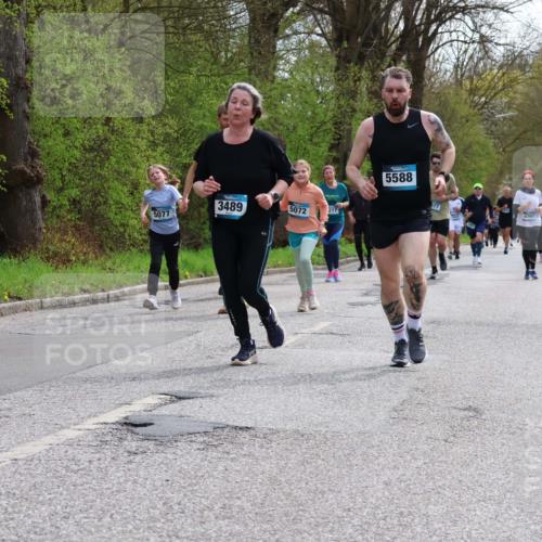 12.04.2026 - 45. Internationalen Wilhelmsburger Insellauf Yannick Fuchs http://msf.ph/oto/9505165 12.04.2026 12:55:41 Laufen 237, 5588, 3489, 5072, 217, 5077, 577, 4797 meine-sportfotos.de
