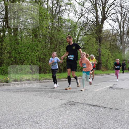 12.04.2026 - 45. Internationalen Wilhelmsburger Insellauf Yannick Fuchs http://msf.ph/oto/9505187 12.04.2026 12:55:45 Laufen 5077, 5072, 4886, 5677 meine-sportfotos.de