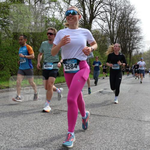 12.04.2026 - 45. Internationalen Wilhelmsburger Insellauf Yannick Fuchs http://msf.ph/oto/9505241 12.04.2026 12:55:57 Laufen 4821, 4044, 2584, 4897 meine-sportfotos.de