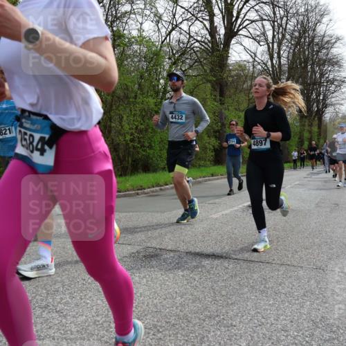 12.04.2026 - 45. Internationalen Wilhelmsburger Insellauf Yannick Fuchs http://msf.ph/oto/9505243 12.04.2026 12:55:57 Laufen 821, 2584, 4432, 2704, 4897, 4273 meine-sportfotos.de