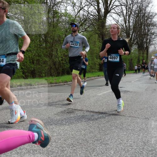 12.04.2026 - 45. Internationalen Wilhelmsburger Insellauf Yannick Fuchs http://msf.ph/oto/9505244 12.04.2026 12:55:58 Laufen 821, 4044, 4432, 3313, 270, 4897, 433, 4273 meine-sportfotos.de