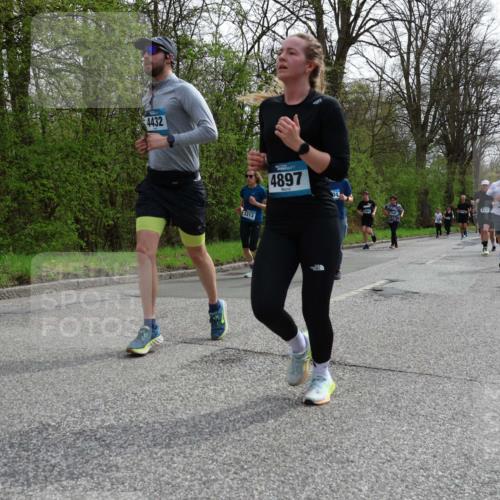 12.04.2026 - 45. Internationalen Wilhelmsburger Insellauf Yannick Fuchs http://msf.ph/oto/9505245 12.04.2026 12:55:58 Laufen 4432, 3313, 4897, 4133, 4273 meine-sportfotos.de