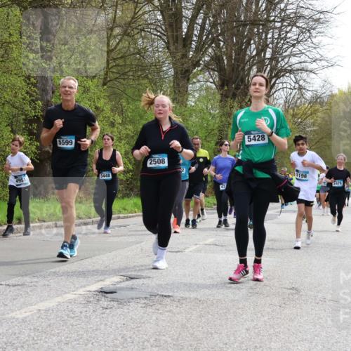 12.04.2026 - 45. Internationalen Wilhelmsburger Insellauf Yannick Fuchs http://msf.ph/oto/9505282 12.04.2026 12:56:05 Laufen 35, 4951, 5599, 5448, 2508, 43, 5428, 5198, 2478, 5208 meine-sportfotos.de