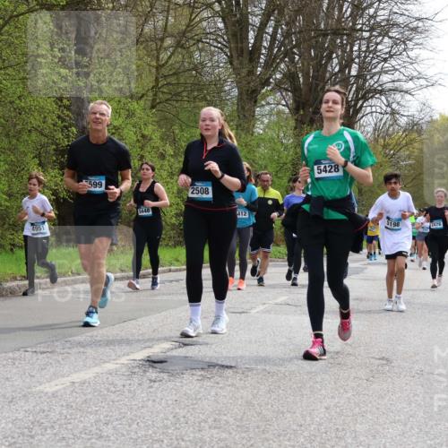 12.04.2026 - 45. Internationalen Wilhelmsburger Insellauf Yannick Fuchs http://msf.ph/oto/9505283 12.04.2026 12:56:06 Laufen 4951, 599, 5448, 2508, 412, 5428, 5198, 4267, 2478 meine-sportfotos.de