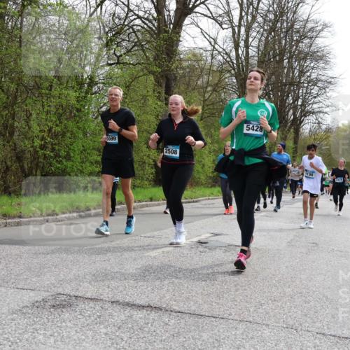 12.04.2026 - 45. Internationalen Wilhelmsburger Insellauf Yannick Fuchs http://msf.ph/oto/9505288 12.04.2026 12:56:07 Laufen 5735, 5599, 2508, 5428, 198, 2478 meine-sportfotos.de