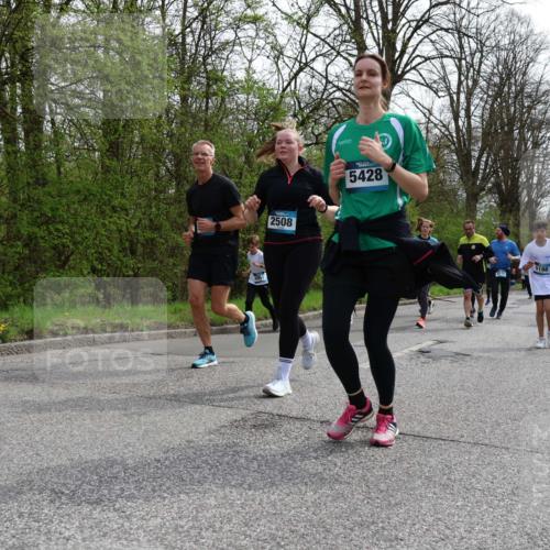 12.04.2026 - 45. Internationalen Wilhelmsburger Insellauf Yannick Fuchs http://msf.ph/oto/9505294 12.04.2026 12:56:08 Laufen 4951, 2508, 5428, 4972, 5198, 2478 meine-sportfotos.de