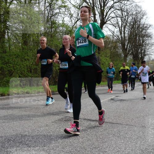 12.04.2026 - 45. Internationalen Wilhelmsburger Insellauf Yannick Fuchs http://msf.ph/oto/9505295 12.04.2026 12:56:08 Laufen 5599, 2508, 5428, 2412, 4372, 5198, 2478 meine-sportfotos.de