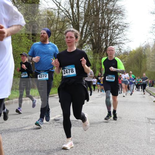 12.04.2026 - 45. Internationalen Wilhelmsburger Insellauf Yannick Fuchs http://msf.ph/oto/9505308 12.04.2026 12:56:11 Laufen 5198, 4705, 4372, 2478, 4885 meine-sportfotos.de