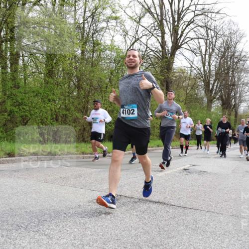 12.04.2026 - 45. Internationalen Wilhelmsburger Insellauf Yannick Fuchs http://msf.ph/oto/9505803 12.04.2026 12:58:22 Laufen 2001, 4102, 123, 4092 meine-sportfotos.de