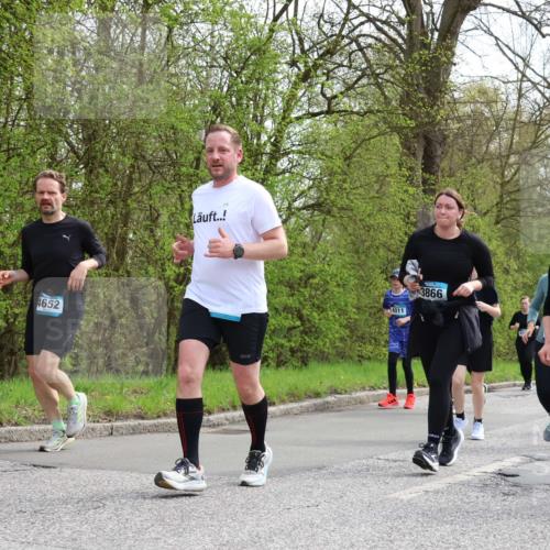 12.04.2026 - 45. Internationalen Wilhelmsburger Insellauf Yannick Fuchs http://msf.ph/oto/9505813 12.04.2026 12:58:24 Laufen 4652, 4011, 3866, 576, 056 meine-sportfotos.de