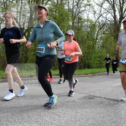 12.04.2026 - 45. Internationalen Wilhelmsburger Insellauf Yannick Fuchs http://msf.ph/oto/9505830 12.04.2026 12:58:28 Laufen 401, 5210, 5148, 761, 3571 meine-sportfotos.de