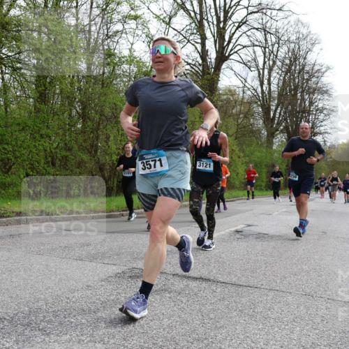 12.04.2026 - 45. Internationalen Wilhelmsburger Insellauf Yannick Fuchs http://msf.ph/oto/9505835 12.04.2026 12:58:29 Laufen 5597, 3571, 3121, 256 meine-sportfotos.de