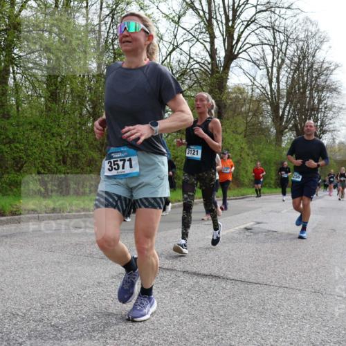 12.04.2026 - 45. Internationalen Wilhelmsburger Insellauf Yannick Fuchs http://msf.ph/oto/9505836 12.04.2026 12:58:29 Laufen 3571, 3121, 256 meine-sportfotos.de