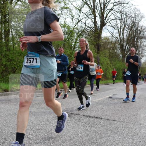 12.04.2026 - 45. Internationalen Wilhelmsburger Insellauf Yannick Fuchs http://msf.ph/oto/9505837 12.04.2026 12:58:29 Laufen 3571, 3121, 4091, 3247, 5148, 440, 256 meine-sportfotos.de
