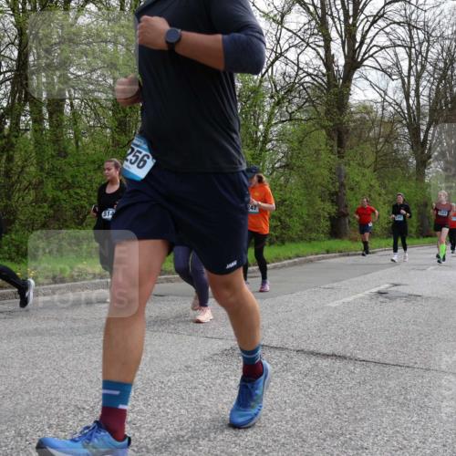 12.04.2026 - 45. Internationalen Wilhelmsburger Insellauf Yannick Fuchs http://msf.ph/oto/9505845 12.04.2026 12:58:31 Laufen 597, 514, 256, 5323, 247 meine-sportfotos.de