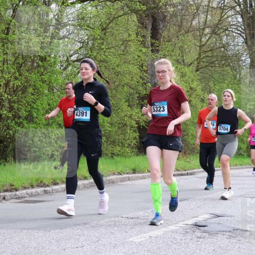 12.04.2026 - 45. Internationalen Wilhelmsburger Insellauf Yannick Fuchs http://msf.ph/oto/9505853 12.04.2026 12:58:34 Laufen 5323, 4391, 78, 5704, 5646, 5287 meine-sportfotos.de