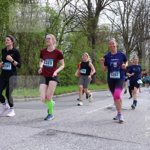 12.04.2026 - 45. Internationalen Wilhelmsburger Insellauf Yannick Fuchs http://msf.ph/oto/9505859 12.04.2026 12:58:35 Laufen 5323, 4391, 5704, 5287, 4798, 23 meine-sportfotos.de