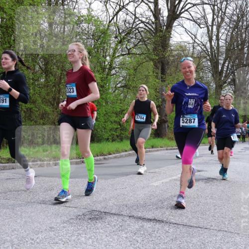 12.04.2026 - 45. Internationalen Wilhelmsburger Insellauf Yannick Fuchs http://msf.ph/oto/9505860 12.04.2026 12:58:35 Laufen 323, 4391, 5704, 5287, 23, 4798 meine-sportfotos.de