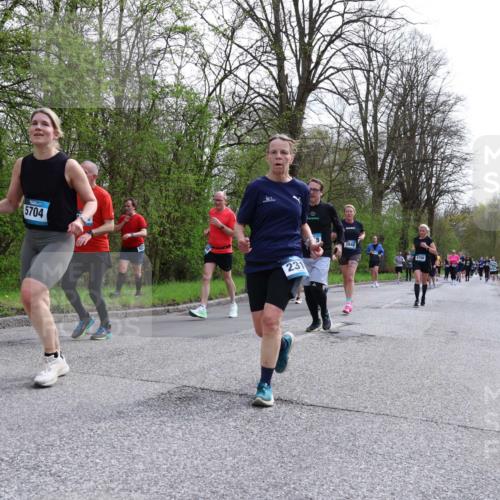 12.04.2026 - 45. Internationalen Wilhelmsburger Insellauf Yannick Fuchs http://msf.ph/oto/9505867 12.04.2026 12:58:36 Laufen 5704, 52, 231, 3948, 3948, 4798 meine-sportfotos.de